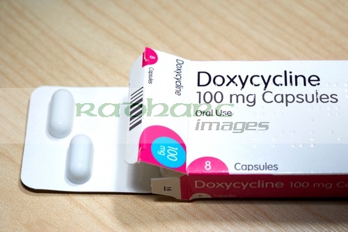 doxycycline-100mg-capsules-antibiotic-in-braille-encoded-box