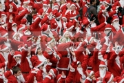 Over-10000-people-dressed-as-santa-claus-attempt-the-Guinness-World-Record-in-Derry-Northern-Ireland
