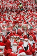 DERRY,-UNITED-KINGDOM-_-DECEMBER-09:-atmosphere.-Over-10000-people-dressed-as-santa-claus-attempt-the-Guinness-World-Record-in-Derry-Northern-Ireland-