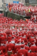 DERRY,-UNITED-KINGDOM-_-DECEMBER-09:-atmosphere.-Over-10000-people-dressed-as-santa-claus-attempt-the-Guinness-World-Record-in-Derry-Northern-Ireland-