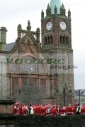 DERRY,-UNITED-KINGDOM-_-DECEMBER-09:-atmosphere.-Over-10000-people-dressed-as-santa-claus-attempt-the-Guinness-World-Record-in-Derry-Northern-Ireland-