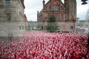 DERRY,-UNITED-KINGDOM-_-DECEMBER-09:-atmosphere.-Over-10000-people-dressed-as-santa-claus-attempt-the-Guinness-World-Record-in-Derry-Northern-Ireland-