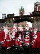 DERRY,-UNITED-KINGDOM-_-DECEMBER-09:-The-McGilloway-family-atmosphere.-Over-10000-people-dressed-as-santa-claus-attempt-the-Guinness-World-Record-in-Derry-Northern-Ireland
