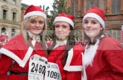 DERRY,-UNITED-KINGDOM-_-DECEMBER-09:-atmosphere.-Over-10000-people-dressed-as-santa-claus-attempt-the-Guinness-World-Record-in-Derry-Northern-Ireland