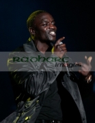 BELFAST,-UNITED-KINGDOM-_-JANUARY-28:-Akon-performs-at-the-Odyssey-Arena-on-January-28,-2009-in-Belfast,-Northern-Ireland-