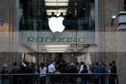BELFAST,-UNITED-KINGDOM-_-SEPTEMBER-20:-Queue-people-outside-the-Apple-Store-opening-in-Victoria-Square-on-September-19,-2008-in-Belfast,-Northern-Ireland