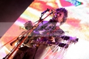 BELFAST,-UNITED-KINGDOM-_-AUGUST-11:-Wayne-Coyne-The-Flaming-Lips-performs-at-day-one-Belsonic-at-Custom-House-Square-on-August-11,-2008-in-Belfast,-Northern-Ireland.