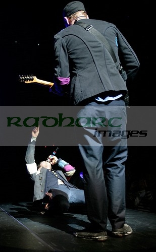 BELFAST,-UNITED-KINGDOM-_-DECEMBER-19:-Chris-Martin-Jonny-Buckland-Coldplay-perform-at-Odyssey-Arena-on-December-19,-2008-in-Belfast,-Northern-Ireland.