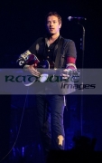 BELFAST,-UNITED-KINGDOM-_-DECEMBER-19:-Chris-Martin-Coldplay-performs-at-Odyssey-Arena-on-December-19,-2008-in-Belfast,-Northern-Ireland.