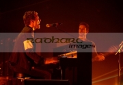 BELFAST,-UNITED-KINGDOM-_-DECEMBER-19:-Chris-Martin-Guy-Berryman-Coldplay-perform-at-Odyssey-Arena-on-December-19,-2008-in-Belfast,-Northern-Ireland.-