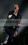 BELFAST,-UNITED-KINGDOM-_-DECEMBER-19:-Chris-Martin-Coldplay-performs-at-Odyssey-Arena-on-December-19,-2008-in-Belfast,-Northern-Ireland.
