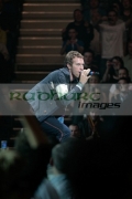 BELFAST,-UNITED-KINGDOM-_-DECEMBER-19:-Chris-Martin-Coldplay-performs-at-Odyssey-Arena-on-December-19,-2008-in-Belfast,-Northern-Ireland.