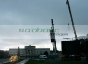 Large-video-screens-being-erected-on-Prince-Wales-Avenue-in-the-Stormont-estate-before-final-preparations-underway-at-Stormont-Parliament-Buildings-for-George-Bests-funeral,-Belfast,-Northern-Ireland