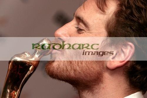 Michael-Fassbender-kisses-his-best-actor-in-feature-film-award-in-the-press-room-at-the-6th-Annual-Irish-Film-Television-Awards-at-the-Burlington-Hotel-on-February-14,-2009-in-Dublin,-Ireland