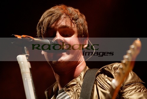 BELFAST,-UNITED-KINGDOM-_-JANUARY-23:-Tom-Chaplin-Keane-performs-at-Odyssey-Arena-on-January-23,-2009-in-Belfast,-Northern-Ireland.