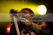 BELFAST,-UNITED-KINGDOM-_-JANUARY-23:-Tom-Chaplin-Keane-performs-at-Odyssey-Arena-on-January-23,-2009-in-Belfast,-Northern-Ireland.