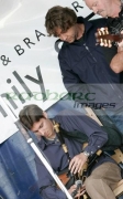 Russell-Crowe-watches-uilleann-pipes-player-on-stage