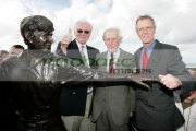 Richard-Harris-surviving-brothers-with-his-statue
