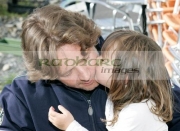 Russell-Crowe-gets-kiss-from-3-year-old-fan-Larissa-Di-Lucia