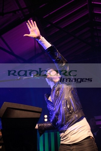 BELFAST,-UNITED-KINGDOM-_-DECEMBER-14:-Danny-ODonaghue-The-Script-performs-at-St-Georges-Market-on-December-14,-2008-in-Belfast,-Northern-Ireland