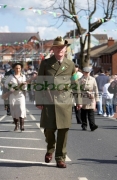 reinactors-dressed-in-period-costume-representing-an-Irish-Volunteers-unit-the-easter-rising-on-Easter-Sunday-at-the-Easter-Rising-Commemoration-Falls-Road-Belfast-Northern-Ireland-UK
