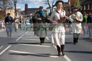 reinactors-dressed-in-period-costume-representing-an-IRA-flying-column-marching-on-Easter-Sunday-at-the-Easter-Rising-Commemoration-Falls-Road-Belfast-Northern-Ireland-UK