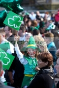 young-girl-in-fancy-dress-irish-costume-waving-flag-in-the-crowd-at-the-concert-carnival-in-custom-house-square-on-st-patricks-day-belfast-northern-ireland