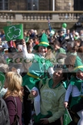 young-girl-in-fancy-dress-irish-costume-waving-flag-held-up-by-mother-in-the-crowd-at-the-concert-carnival-in-custom-house-square-on-st-patricks-day-belfast-northern-ireland