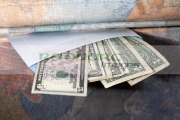hiding-us-dollars-cash-in-an-envelope-under-the-mattress