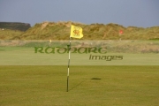 hole-flag-pole-on-putting-green-on-an-irish-links-golf-course-castlerock-county-derry-londonderry-northern-ireland