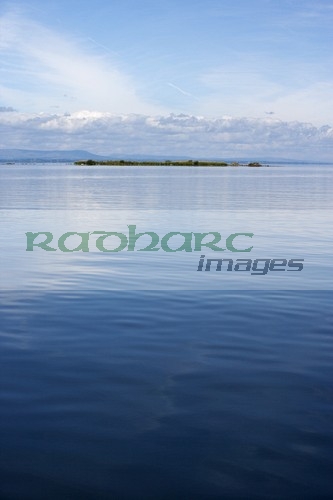 small-roes-island-one-the-many-flat-shallow-areas-lough-neagh-northern-ireland-uk