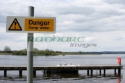 danger-deep-water-sign-on-the-jetty-at-coney-island-lough-neagh-northern-ireland-uk