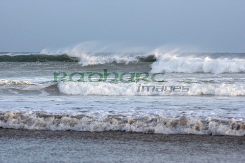 north-atlantic-waves-breaking-on-benone-strand-beach-county-derry-londonderry-northern-ireland-uk