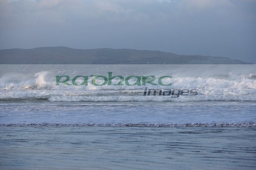 north-atlantic-waves-breaking-on-benone-strand-beach-county-derry-londonderry-northern-ireland-uk