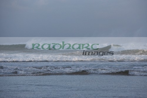north-atlantic-waves-breaking-on-benone-strand-beach-county-derry-londonderry-northern-ireland-uk
