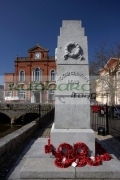war-memorial-Newry-Town-Hall-designed-by-William-Batt-county-armagh-side-northern-ireland-uk-the-town-hall-was-built-on-bridge-over-the-river-clanrye-between-counties-down-armagh