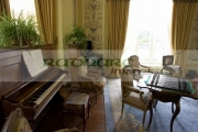 The-Drawing-Room-at-Kylemore-Abbey-Connemara-County-Galway,-Republic-Ireland.
