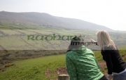 two-female-tourists-enjoy-the-views-the-hills-green-irish-scenery-on-the-dingle-peninsula-county-kerry-republic-ireland