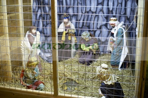christmas-public-nativity-scene-without-the-baby-jesus-pre-christmas
