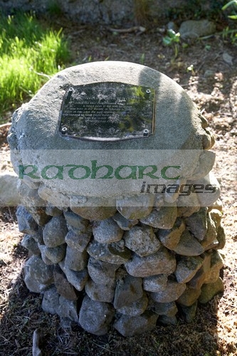 memorial-to-Cathal-Buí-Mac-Giolla-Ghunna-the-irish-poet-reputedly-buried-in-Domhnach-Maighen-the-church-the-precincts-St-Patricks-old-church-donaghmoyne-county-monaghan-republic-ireland-eire