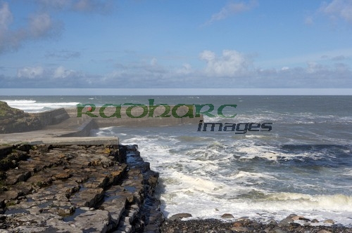 easkey-pier-rough-seas-on-the-north-sligo-coastline-republic-ireland