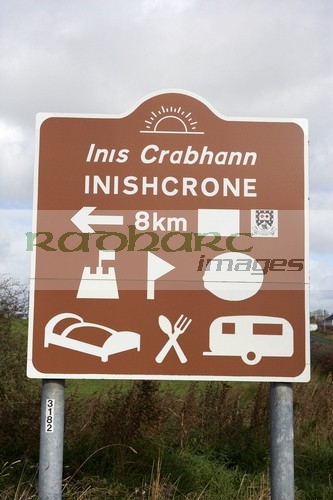 brown-tourist-inishcrone-bilingual-irish-gaelic-english-road-sign-signpost-republic-ireland.-The-sign-shows-the-local-spelling-instead-the-national-inniscrone-or-enniscrone