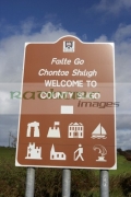 brown-tourist-welcome-to-county-sligo-bilingual-irish-gaelic-english-road-sign-signpost-republic-ireland