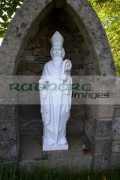 statue-Saint-patrick-at-st-patricks-well-magherakeel-known-as-tober-patrick-it-is-in-the-derg-valley-on-the-pilgrimage-route-to-lough-derg-is-where-st-patrick-is-said-to-have-stopped-for-drink-after-returning-from-lough-derg-county-tyrone-northern-ireland-uk
