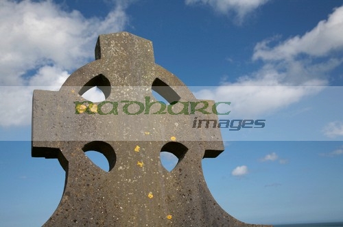 celtic-cross-gravestone-in-the-graveyard-at-St-John-the-Apostle-Ardamine-Church-courtown
