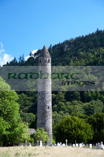 St-Kevins-Round-Tower-graveyard-at-Glendalough-monastic-site-county-wicklow-ireland