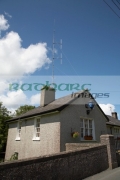 irish-police-garda-local-station-with-large-radio-mast-in-avoca