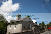 irish-police-garda-local-station-with-large-radio-mast-in-avoca
