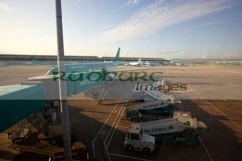 aer-lingus-aircraft-passenger-steps-jetway-dublin-airport-republic-ireland-europe