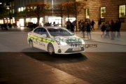 garda-siochana-patrol-car-driving-along-oconnell-street-at-night-dublin-republic-ireland